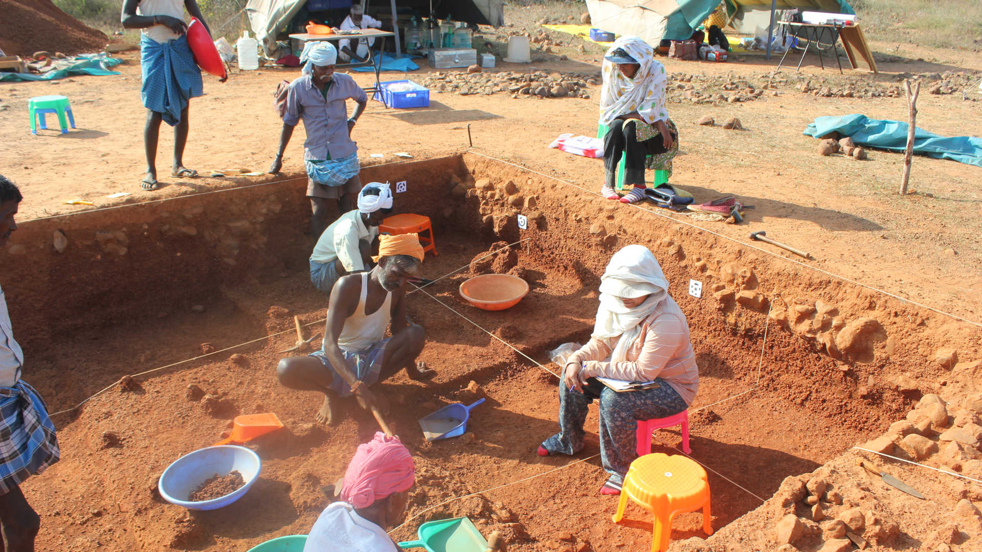 Excavation at the Sendrayanpalyam site.